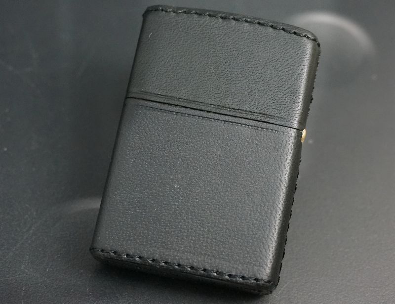 zippo 革巻き ZIPPOメタル貼付け 黒 1999年製造 - zippo-LAND G.