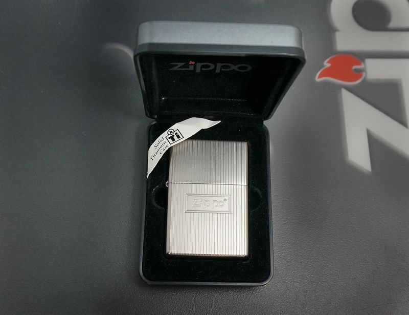 画像: zippo 純チタン（Solid Titanium）ストライプ 2001年製造