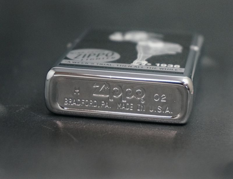 画像: zippo WINDY シルバー/黒 プリント 2002年製造