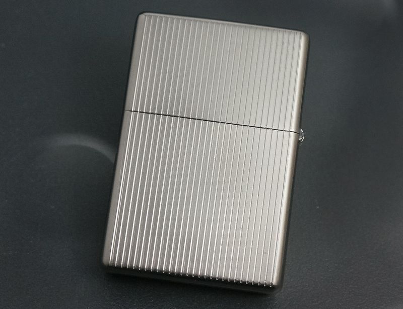 画像: zippo 純チタン（Solid Titanium）ストライプ 2001年製造