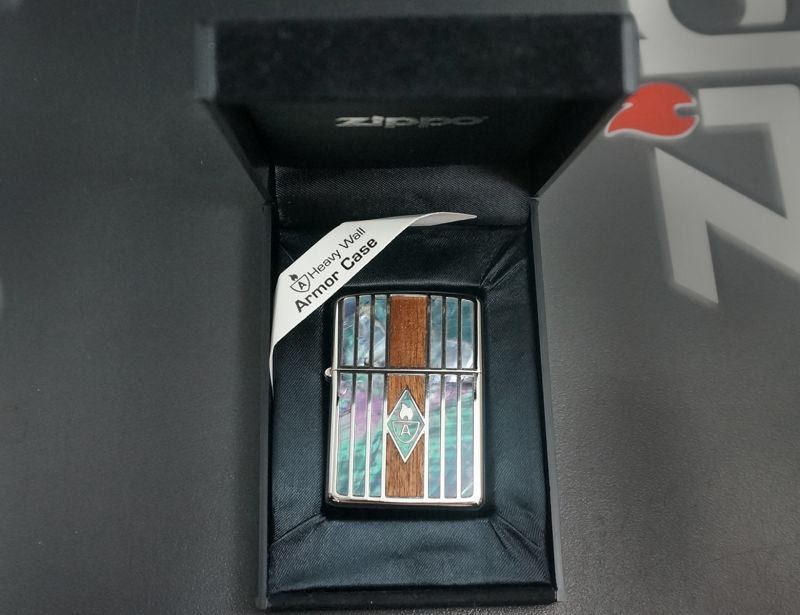 画像: zippo ARMOR シェル＆ウッド 2004年製造