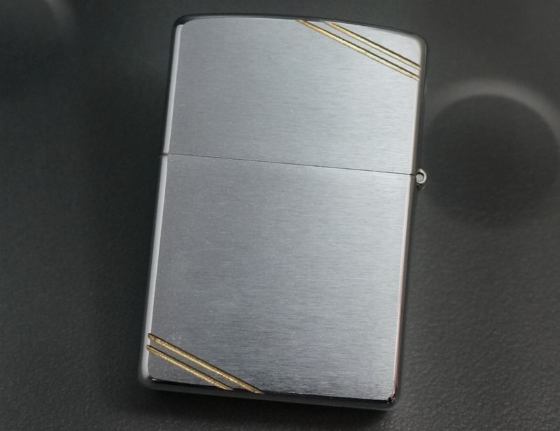 画像: zippo ダイヤゴナルライン ＃200 2004年製造