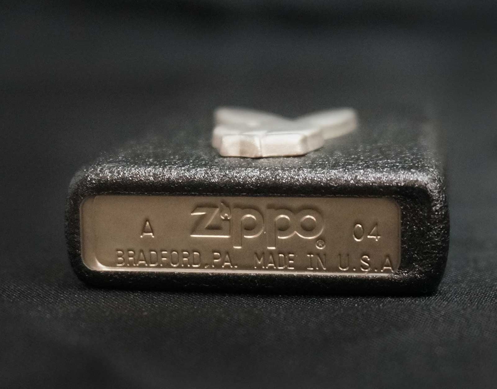 画像: zippo PLAYBOY バニーメタル クラックル 2004年製造