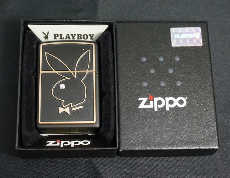 画像: zippo PLAYBOY 黒マットプレート 