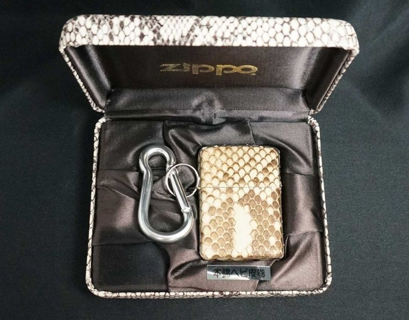 zippo ジッポー ヘビ革 パイソン 本錦 革巻き カラビナ付き-