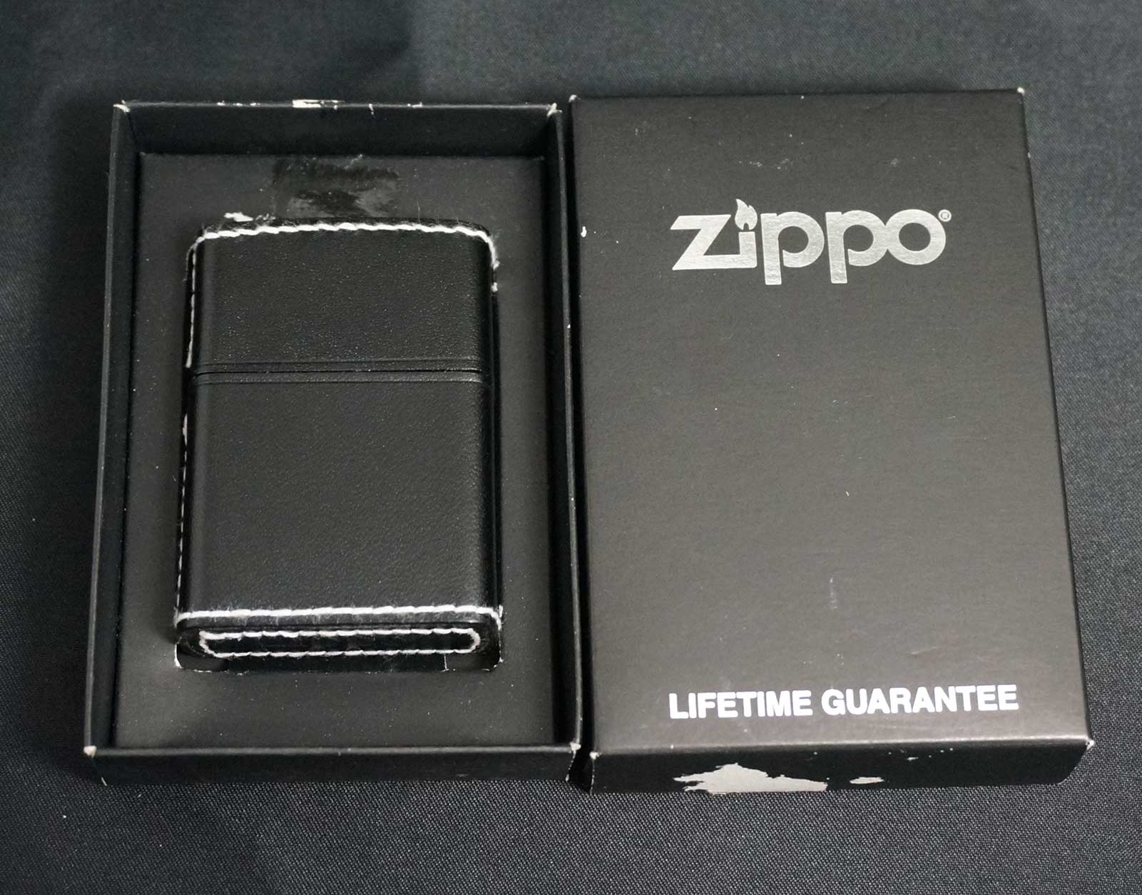 画像: zippo 革巻き 黒 白ステッチ