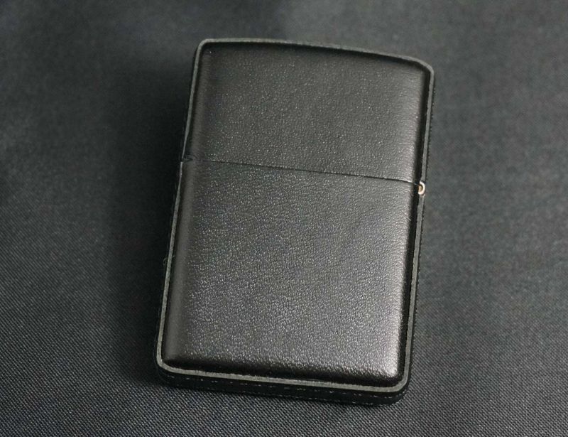 画像: zippo 革巻き ブラック プレート 2001年製造