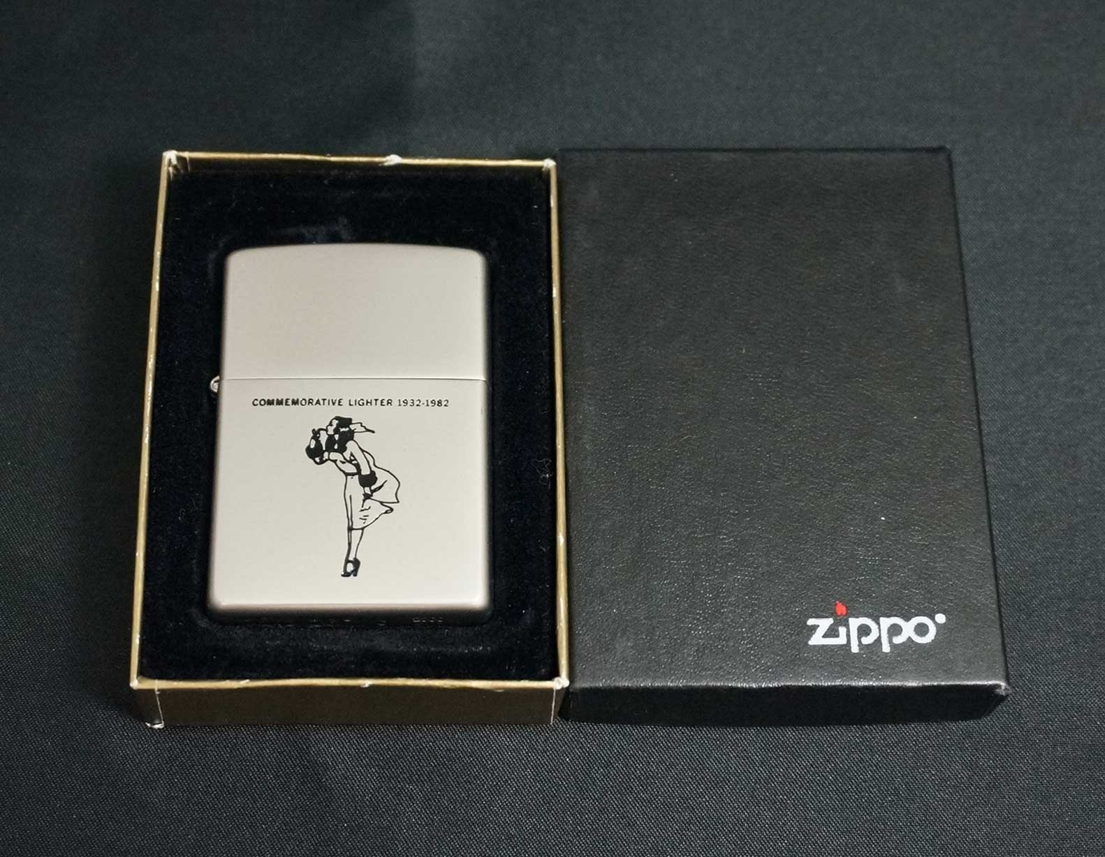 画像: zippo WINDY コメモラティブ柄 ライトグレー キズあり