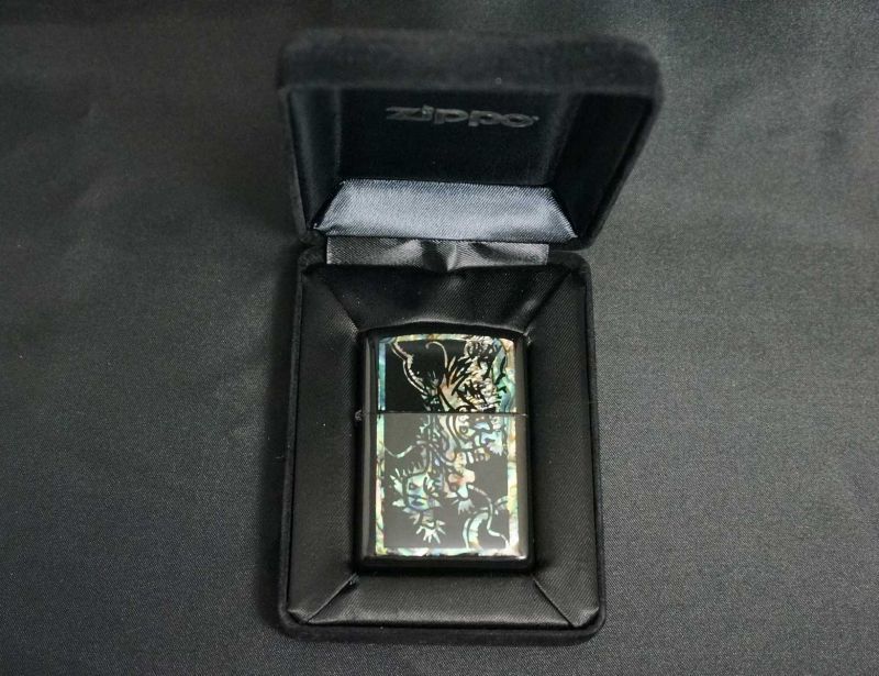 画像: zippo シェル 龍 黒マット A 2002年製造