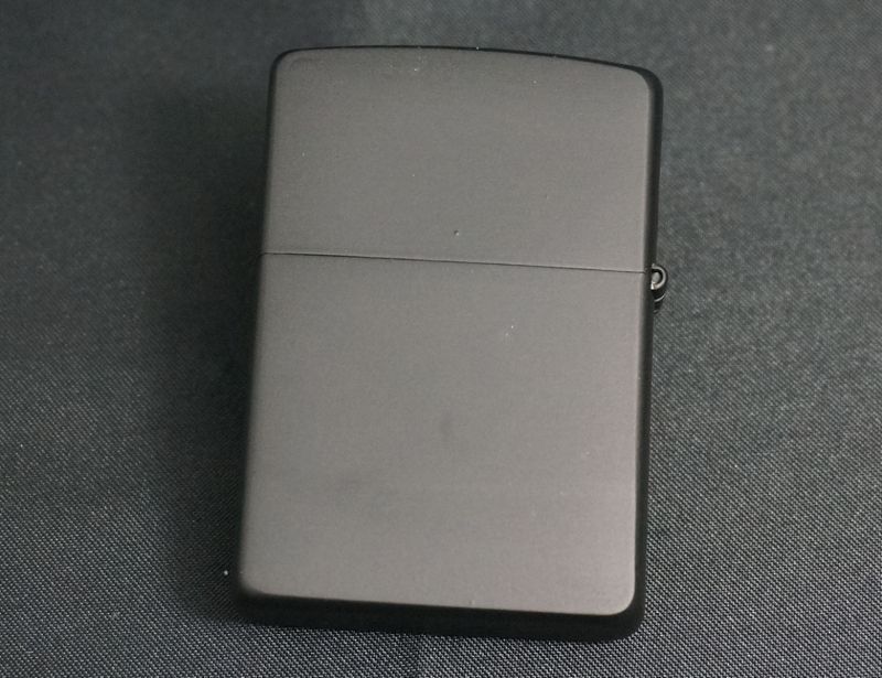 画像: zippo T&C ドラゴン 黒マット 2003年