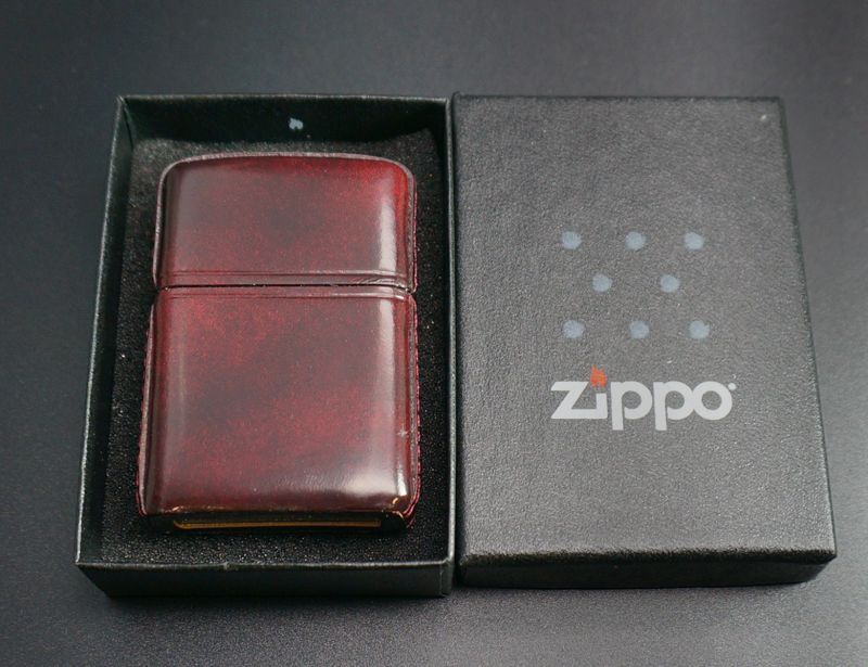 画像: zippo アドバンティックレザー レッド