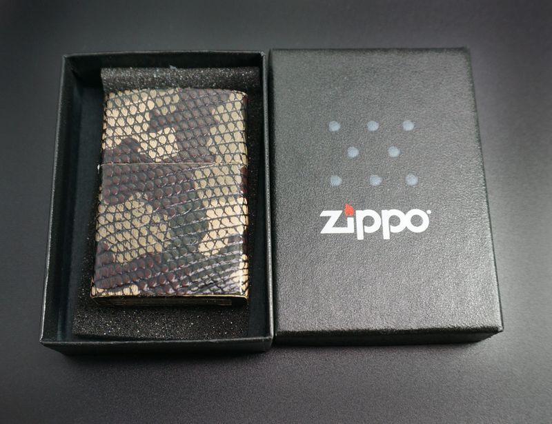 画像: zippo 革巻き オオトカゲ カモフラージュ