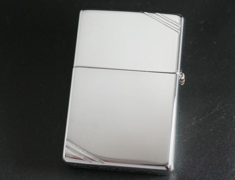 画像: zippo WINDY レッド/ブラック #260 2004年製造 