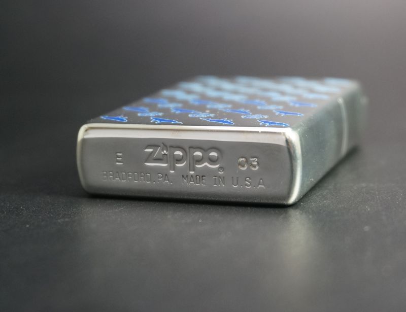 画像: zippo クジラ柄 ブルー 2003年製造