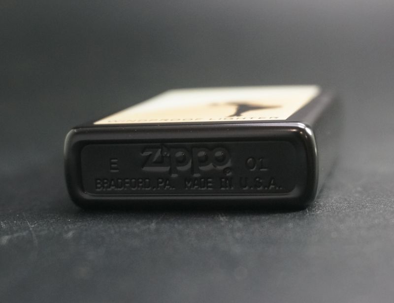 画像: zippo WINDY シルエット オレンジ 黒マット