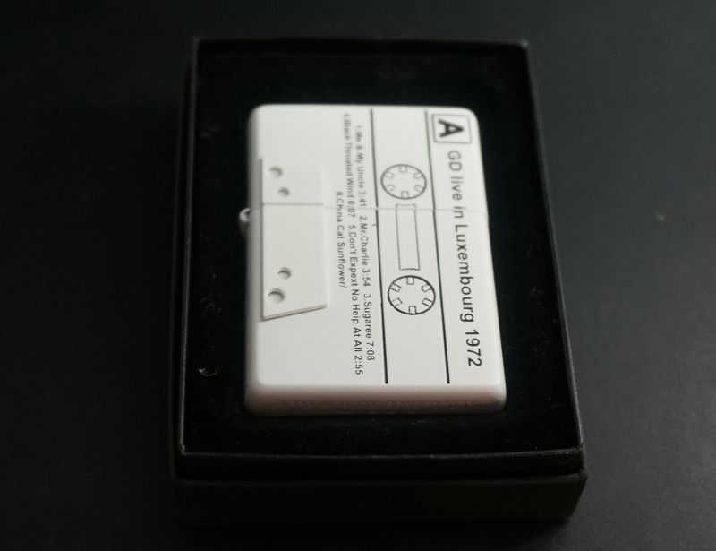 画像: zippo Dinamic Sounds super Cassette 2002年製造