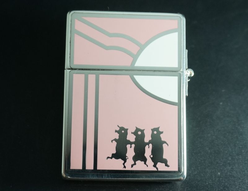 画像: zippo NO.1935S-スリーピッグス ペールピンク 350個限定 日焼け跡あり