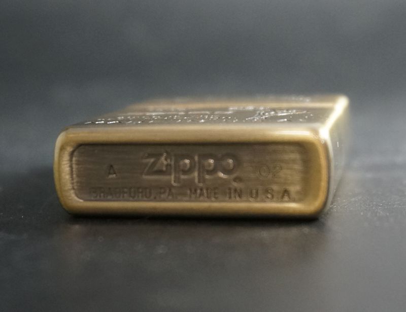 画像: zippo WINDY エッチング ブラスいぶし B 2002年製造