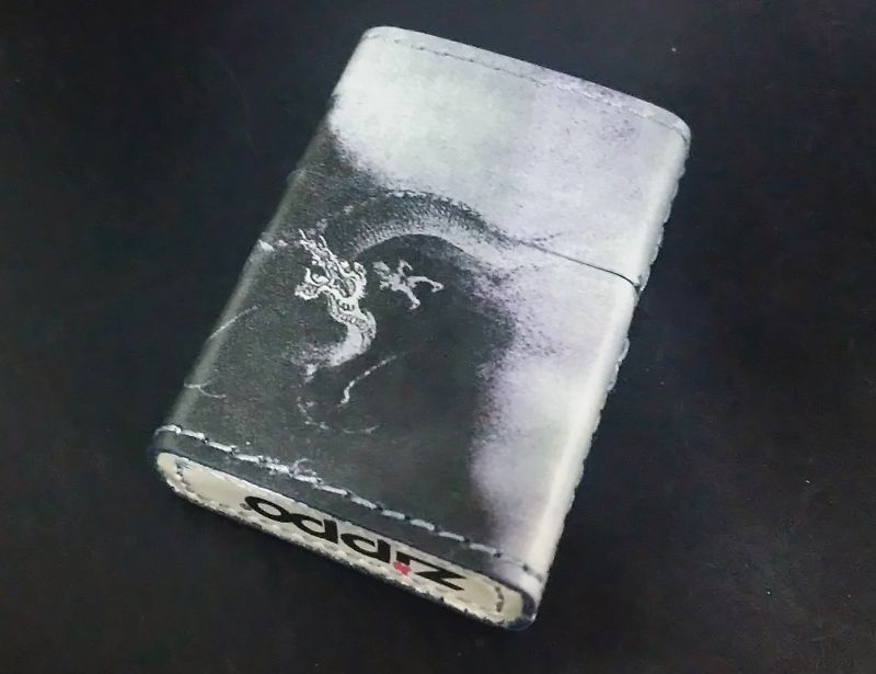 画像: zippo 革巻き 龍柄 2001年製造