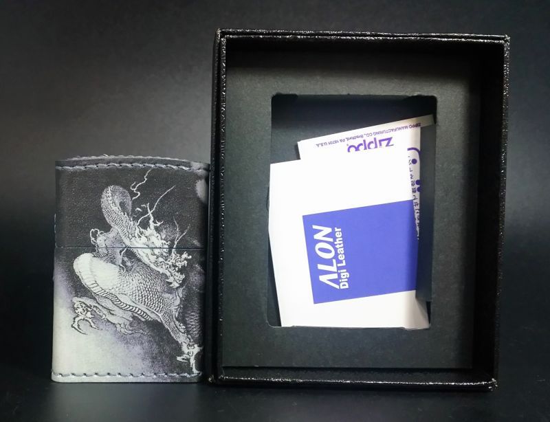 画像: zippo 革巻き 龍柄 2001年製造