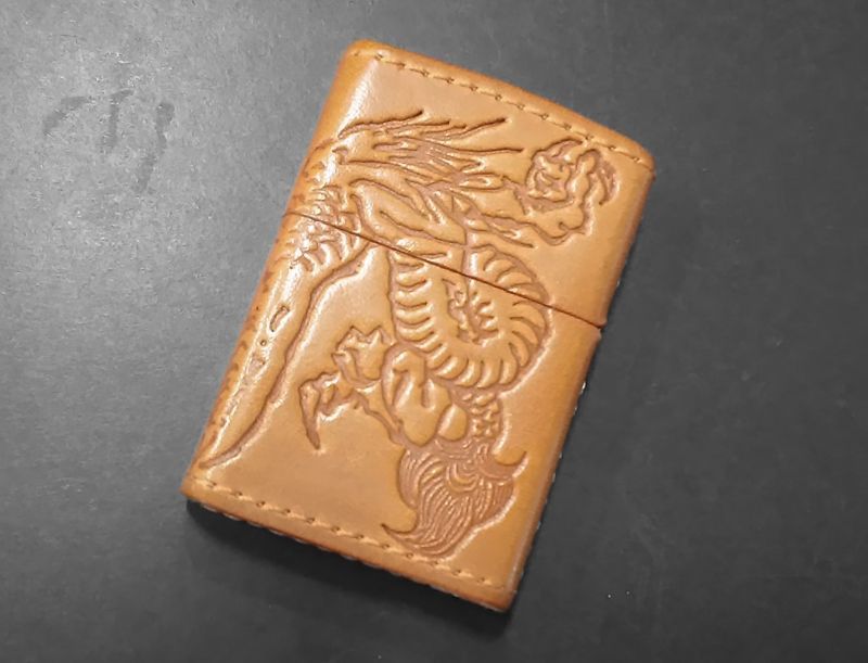 画像: zippo 龍 革巻き 3面加工 2002年製造