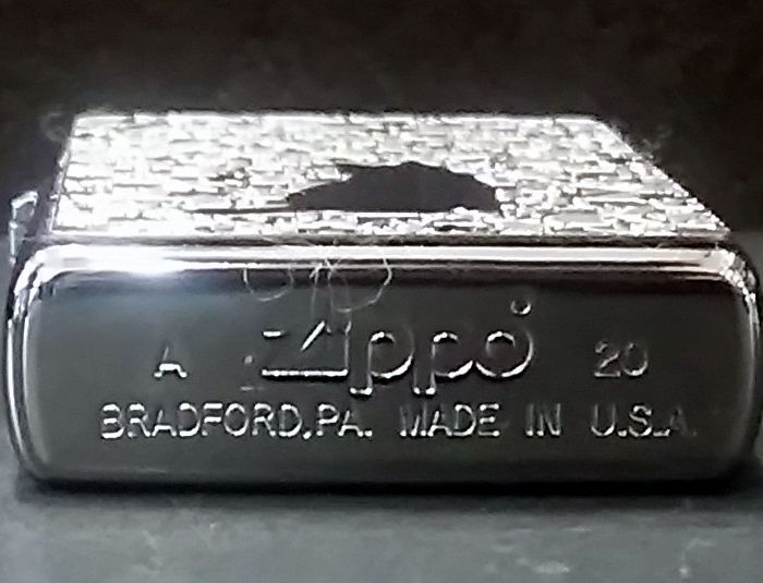 画像: zippo 猫 ネコと花 メタルプレート 2020年製造 新品未使用