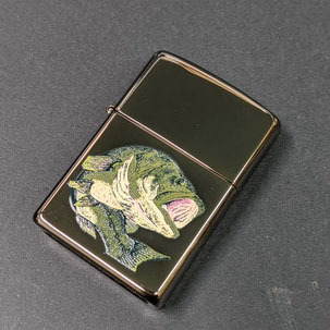 画像1: zippo  2003年製造ブラックバス未使用 [Z-r-183］